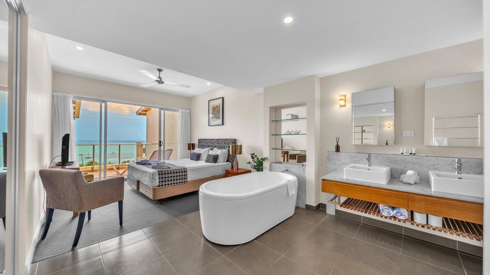 Whitsunday Reflections Aparthotel Airlie Beach Exterior photo