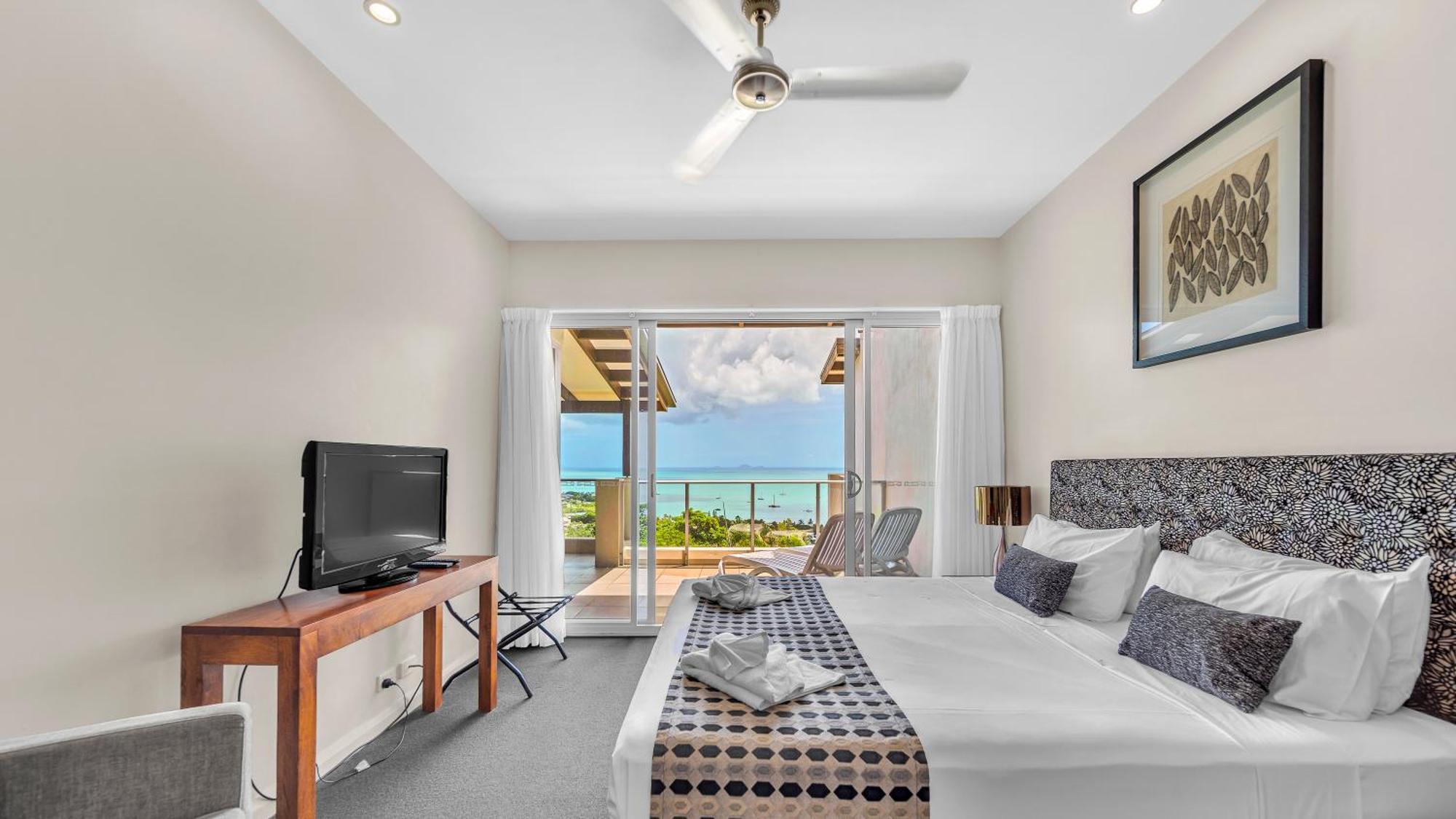 Whitsunday Reflections Aparthotel Airlie Beach Exterior photo