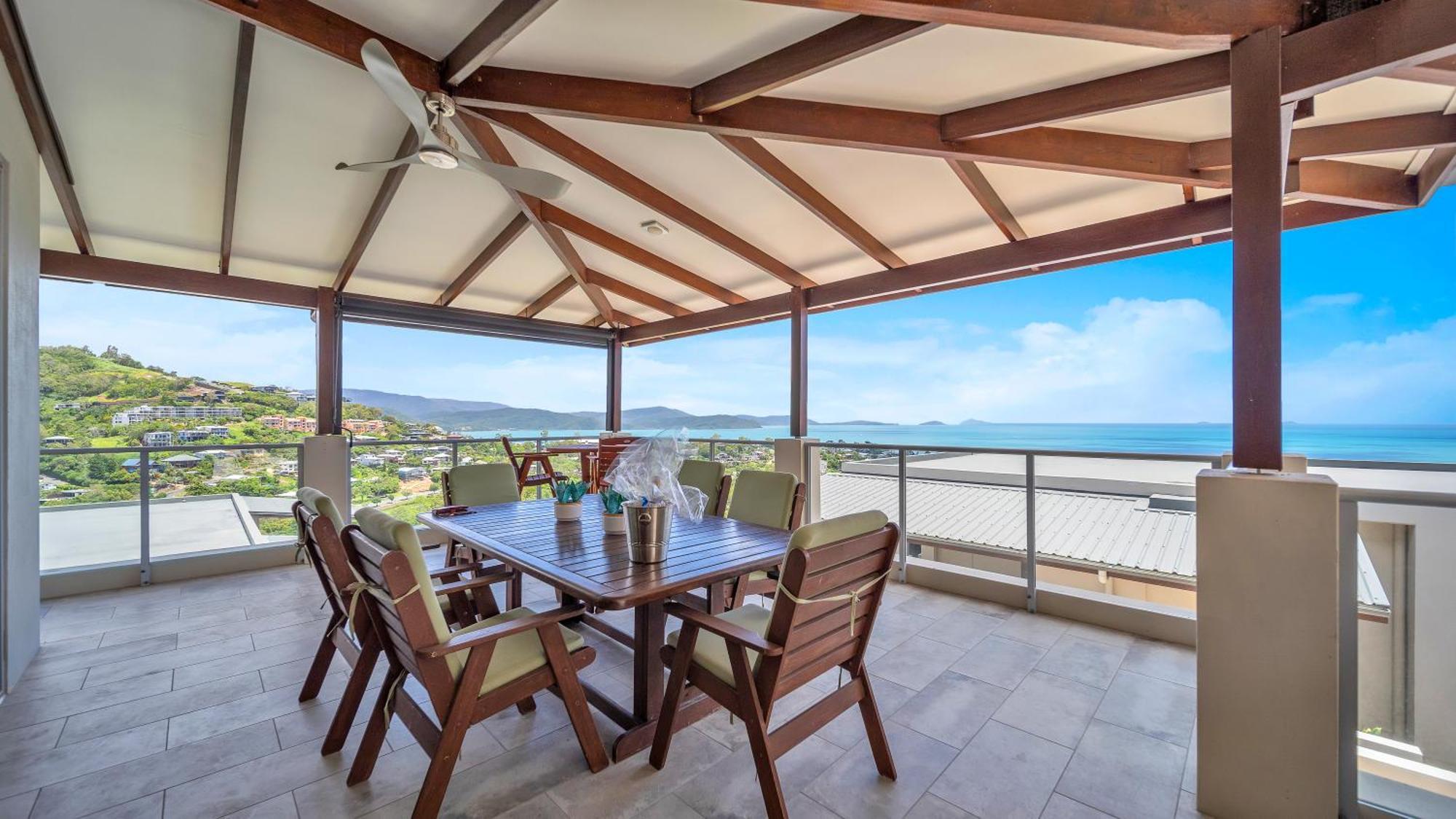 Whitsunday Reflections Aparthotel Airlie Beach Exterior photo
