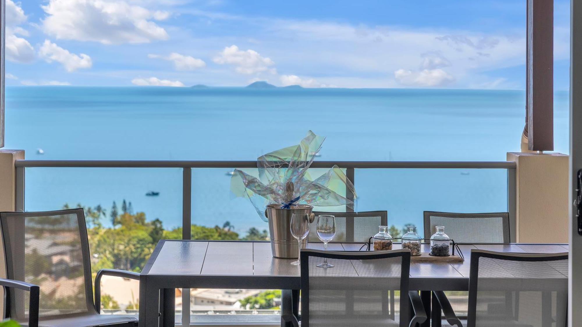 Whitsunday Reflections Aparthotel Airlie Beach Exterior photo